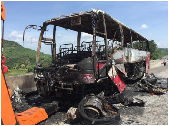 中国中部の35人を殺すバス事故の様子：乗客の安全をどう確保するか